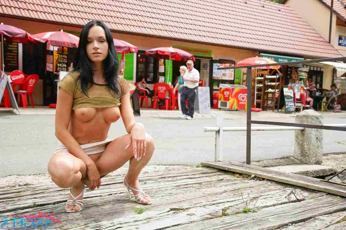 16P Babe flashing in public
