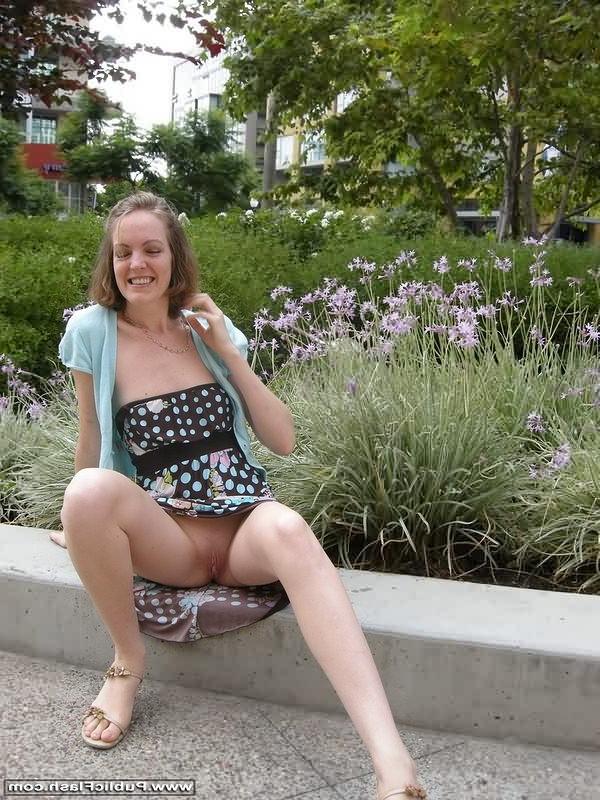 16P Tall slim gf proves she isnt too shy to flash pink in public