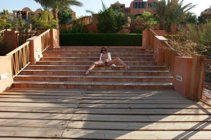 15P Hot amateur loves to get naked in public