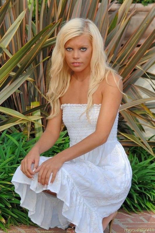 16P Pretty Blonde Masturbating In Public