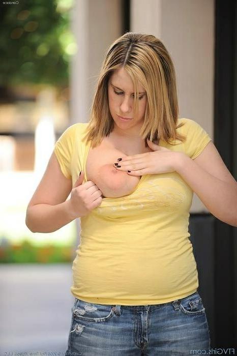 16P Natural Busty In Public Flashing Pics