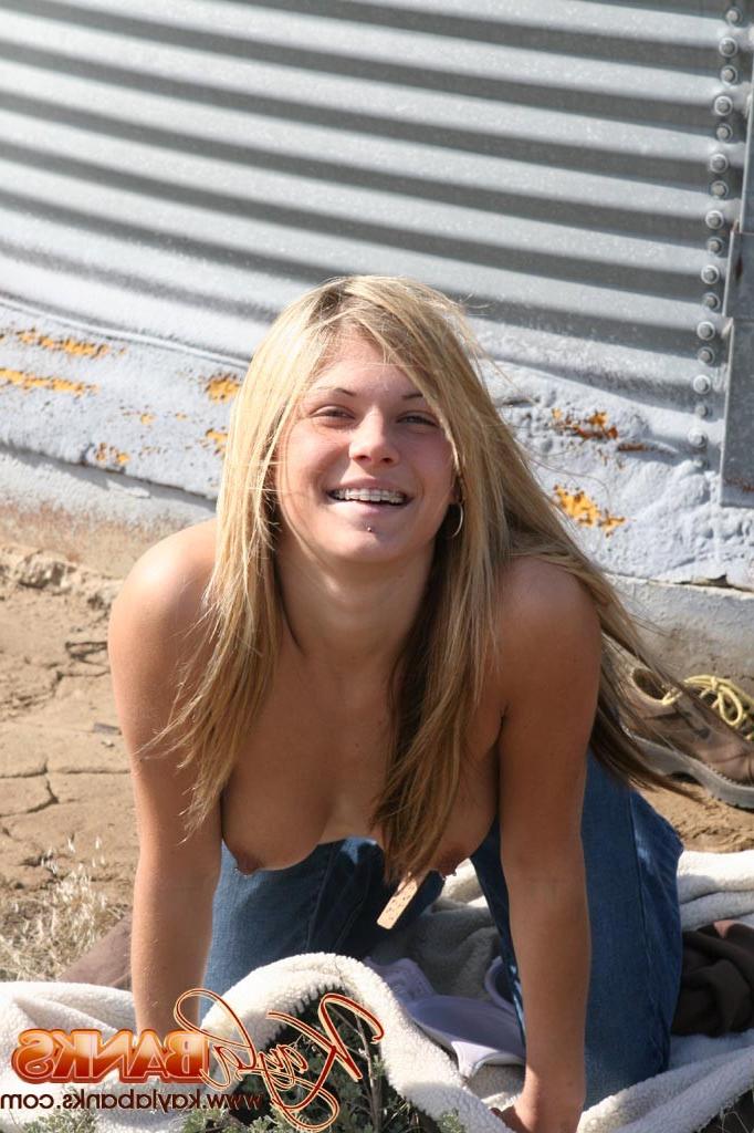 16P Kayla gets naughty outdoors in public and flashes
