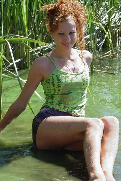 16P Mini Tit Redhead Splashing Around Outdoors in Pond