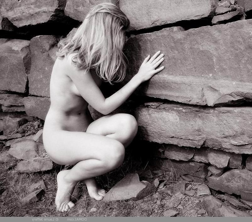 16P Artistic nude teen and babe posing outside