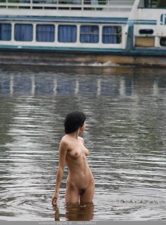 16P Artistic nude teen and babe posing outside