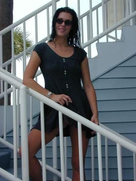 16P Upskirt Pierced Pussy Flasher Outdoors in Public