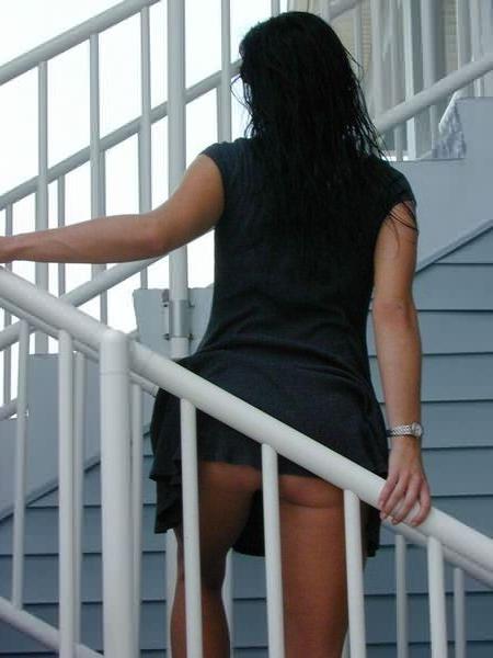 16P Upskirt Pierced Pussy Flasher Outdoors in Public