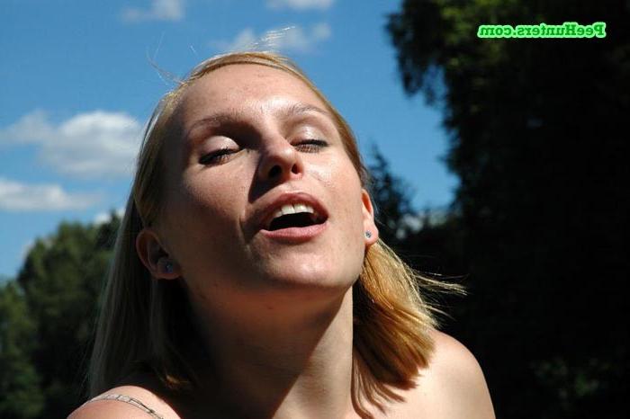 16P Nasty teen doing water sports in the public park