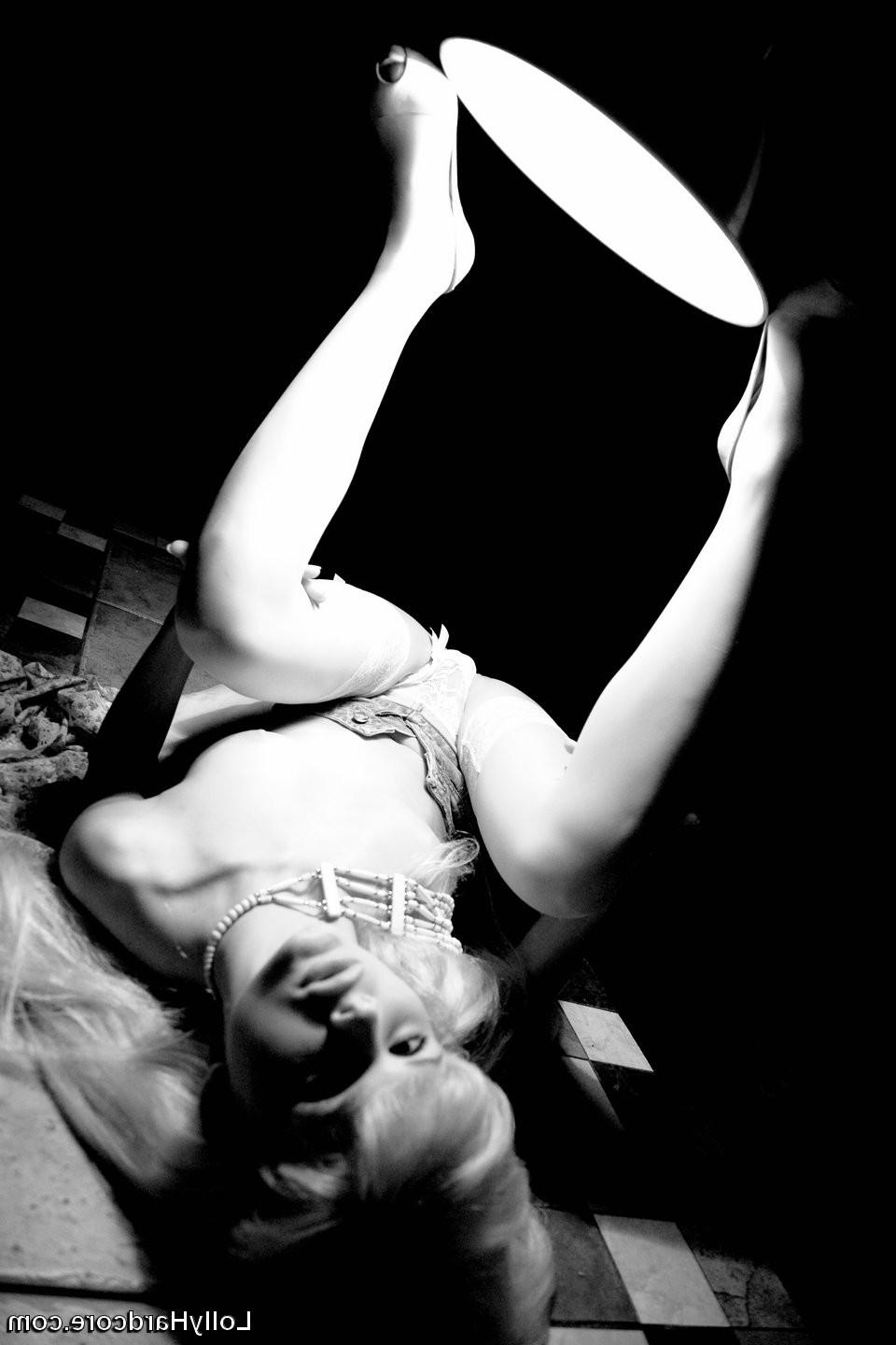 15P Beautiful artistic images of Lolly getting naked
