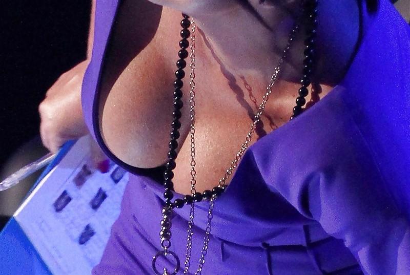 16P Lovely cleavage