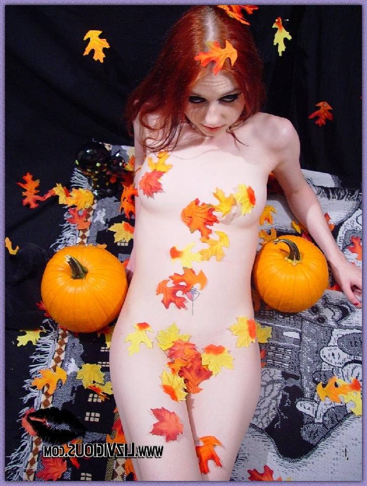 16P sexy gothic teen nextdoor liz vicious love fall and leafs