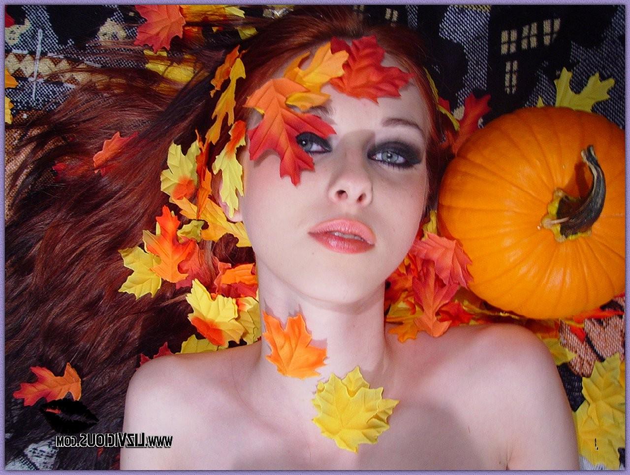 16P sexy gothic teen nextdoor liz vicious love fall and leafs