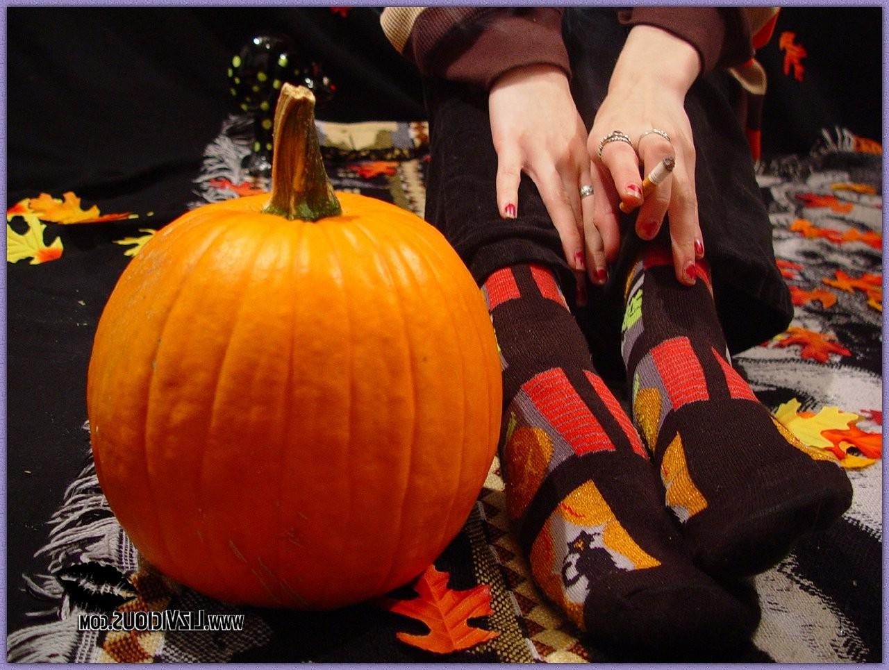 16P sexy gothic teen nextdoor liz vicious love fall and leafs