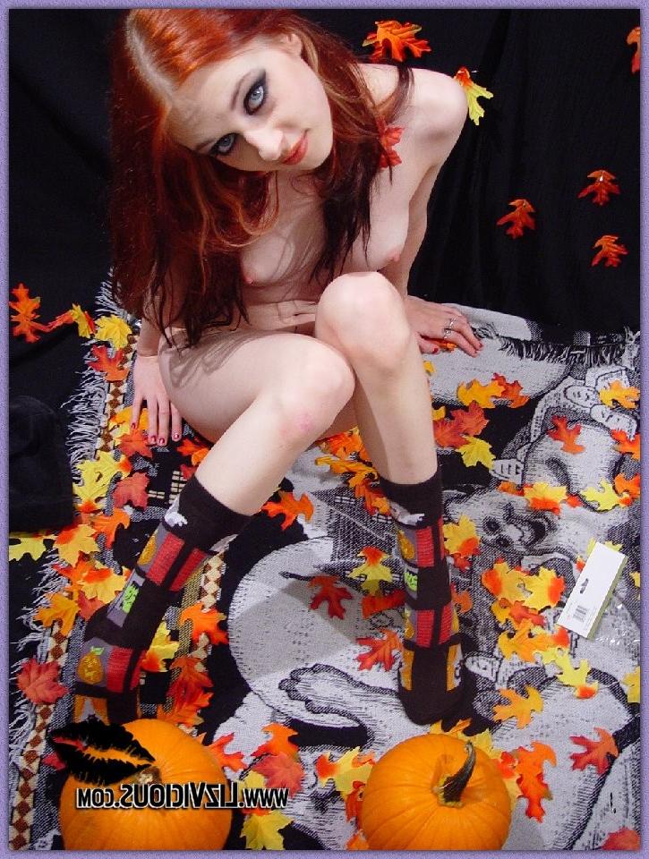 16P sexy gothic teen nextdoor liz vicious love fall and leafs