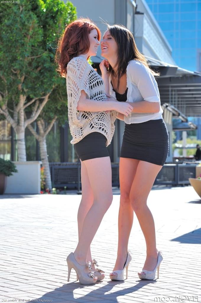 18P Beautiful lesbos kissing and tongueing hot tasty pussy in public