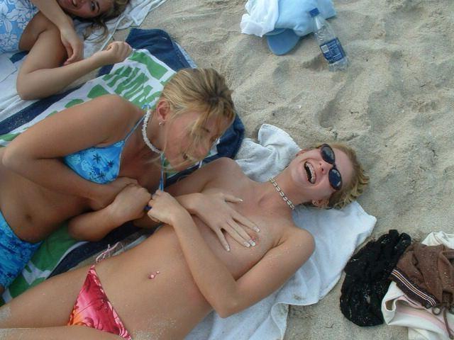 16P Horny Girls Who Love To Show Off In Public