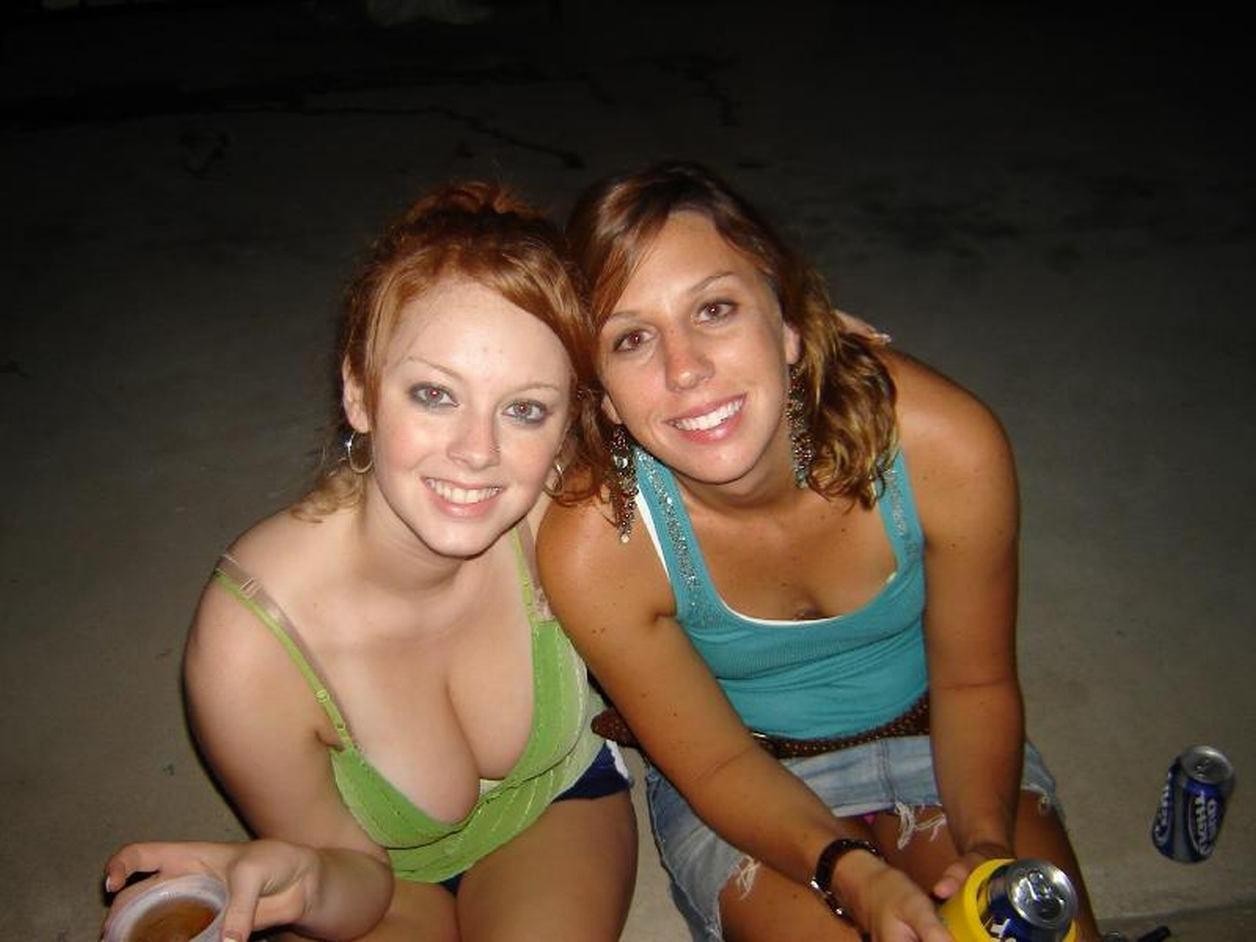 16P Horny Girls Who Love To Show Off In Public