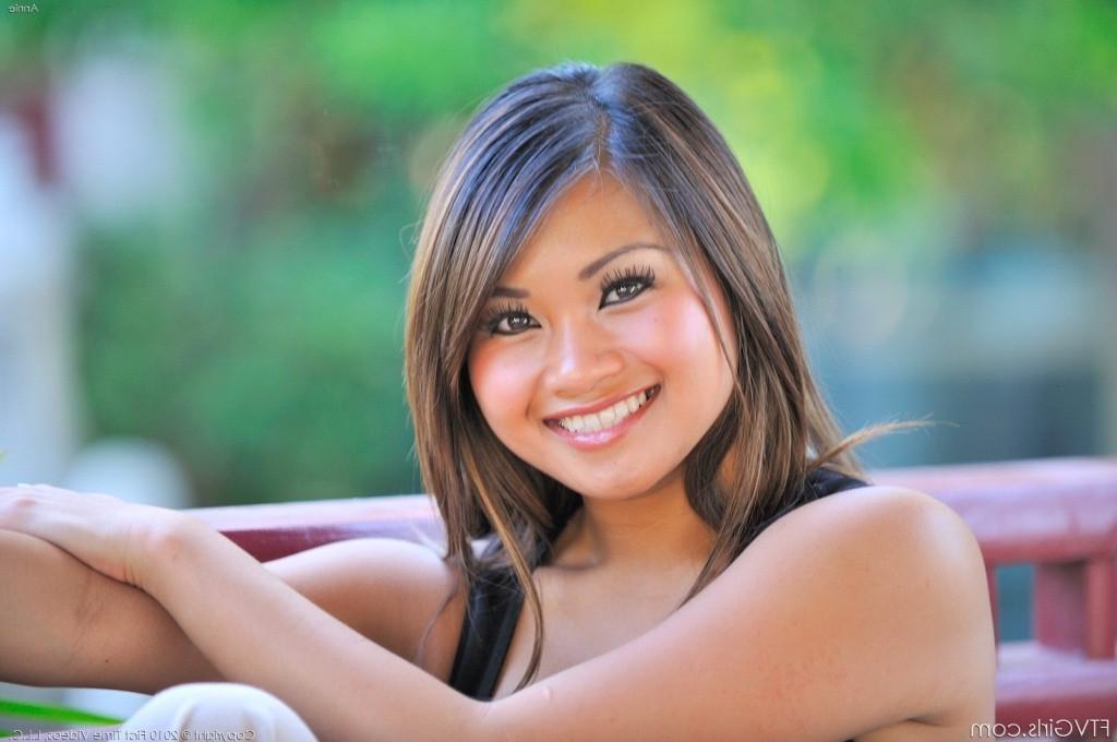 18P Busty brunette asian with round tits rubbing her pussy in public