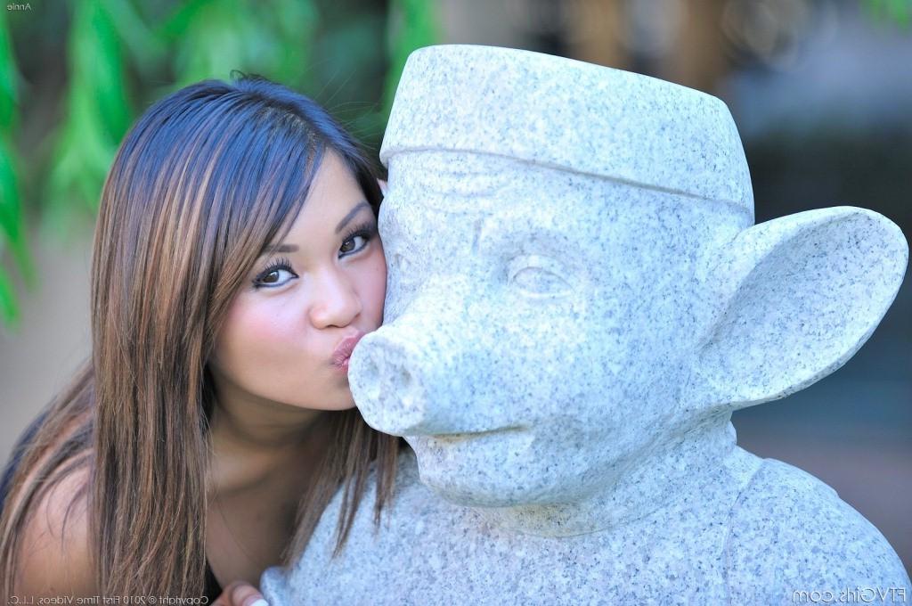 18P Busty brunette asian with round tits rubbing her pussy in public