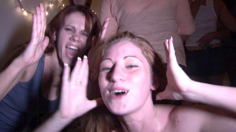 20P Sexy co-eds fuck dancing.