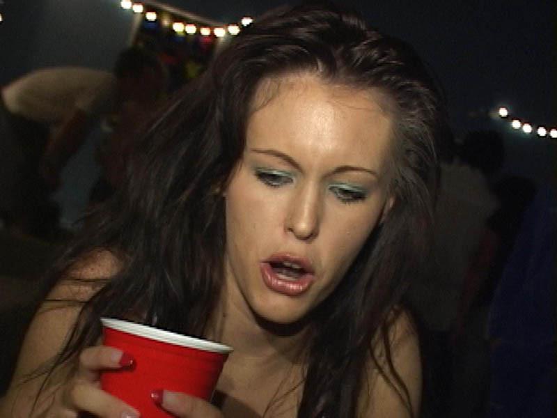 20P Lesbians lock lips in public.