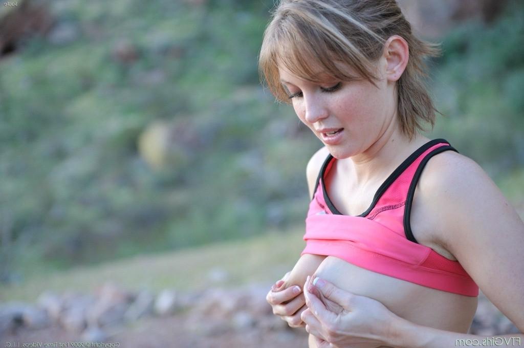18P Awesome blonde teen girl jogging and showing her boobs in public