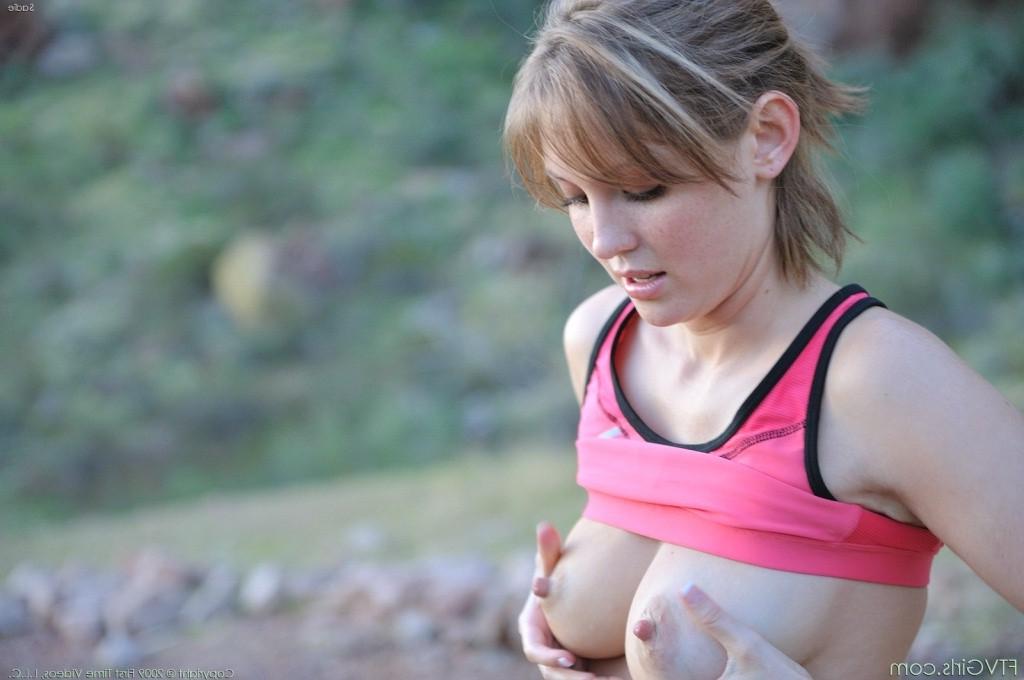 18P Awesome blonde teen girl jogging and showing her boobs in public