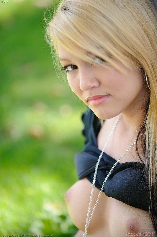 16P Exotic Sexy Teen In Public nudity shots