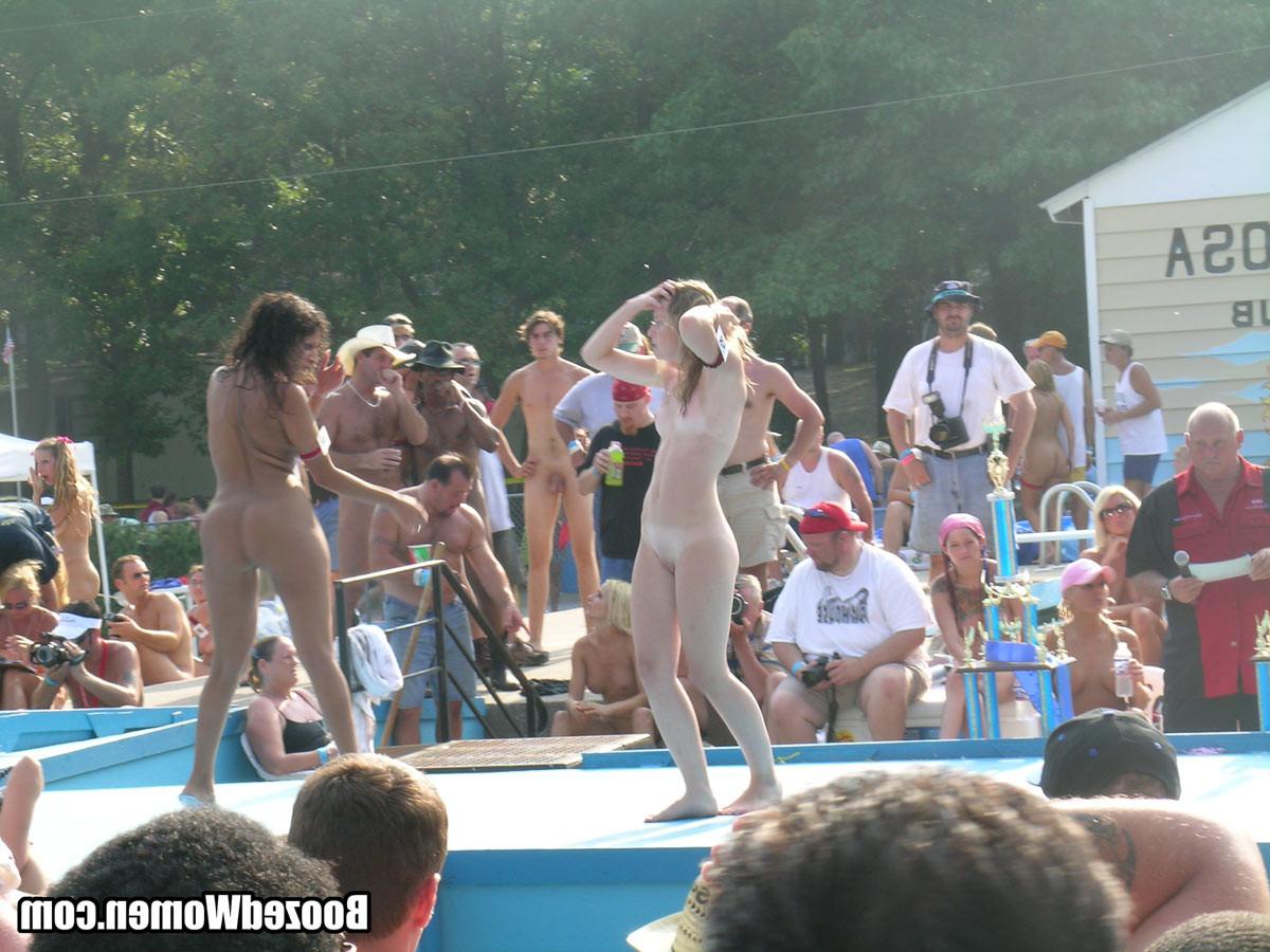 12P Drunk chicks having fun at public show