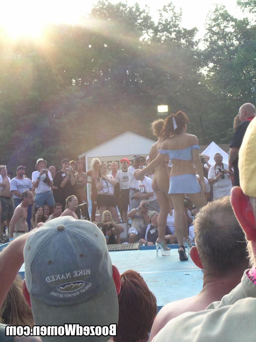 12P Drunk chicks having fun at public show
