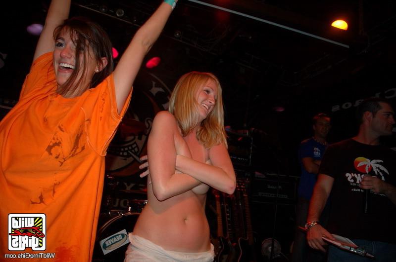 15P drunk girls nude in public at a spring break party