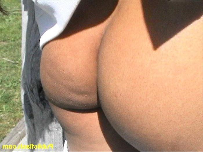 16P Ethnic Gal Tamika Strips Naked Outdoors at Public Park