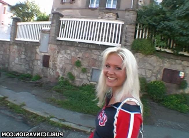 16P Horny blonde flashes in public and got nailed at park