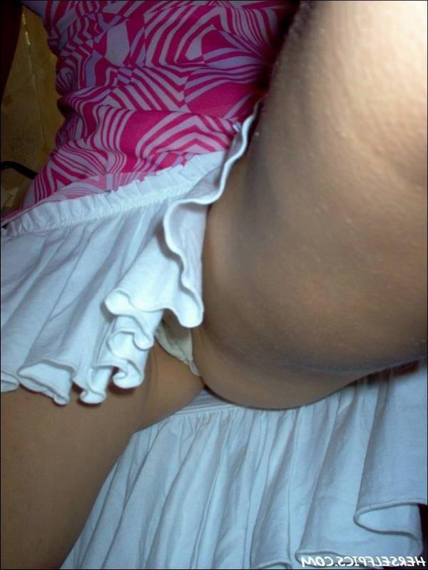 15P Stupid little slut likes flashing her cunt in public