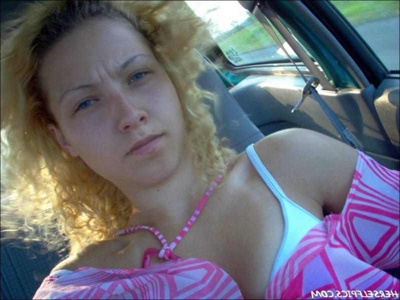 15P Stupid little slut likes flashing her cunt in public