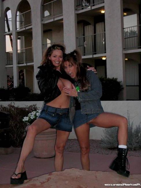 16P Rachel Aziani flashes her pussy in public