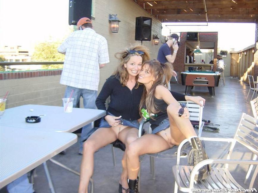 16P Rachel Aziani flashes her pussy in public