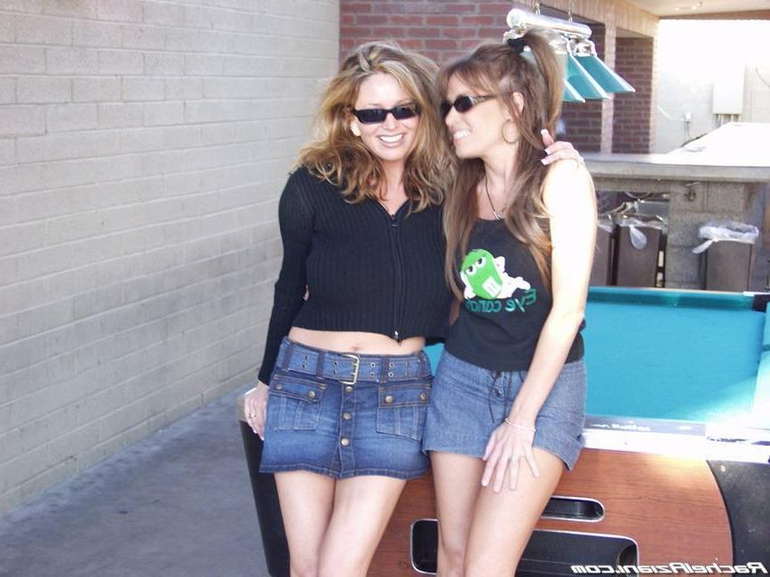 16P Rachel Aziani flashes her pussy in public