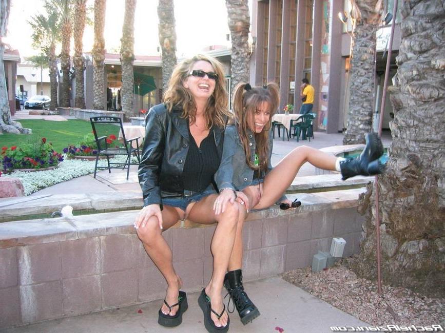 16P Rachel Aziani flashes her pussy in public