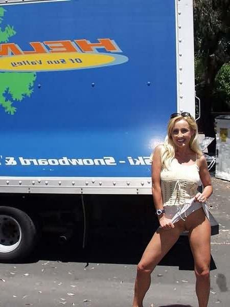 15P Busty Anna Flashing Tits n Pussy in Public