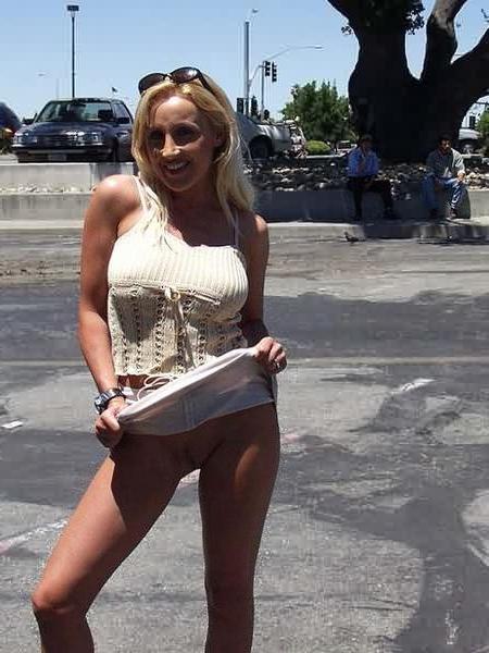 15P Busty Anna Flashing Tits n Pussy in Public