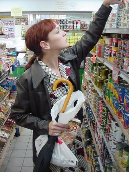 19P Voyeur spy shot girl in shopping tour public pics
