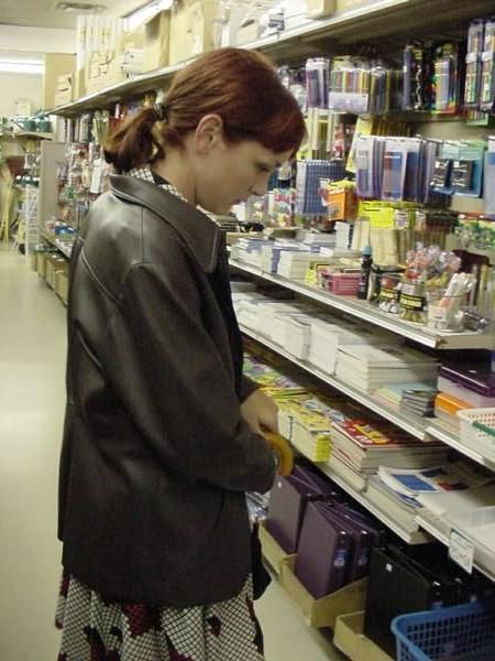 19P Voyeur spy shot girl in shopping tour public pics