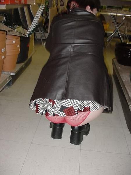 19P Voyeur spy shot girl in shopping tour public pics