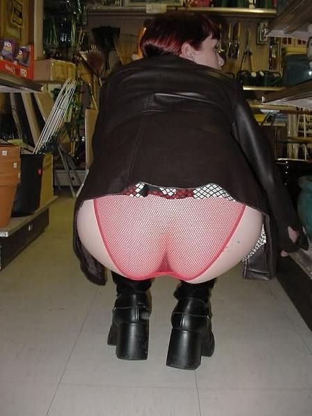 19P Voyeur spy shot girl in shopping tour public pics