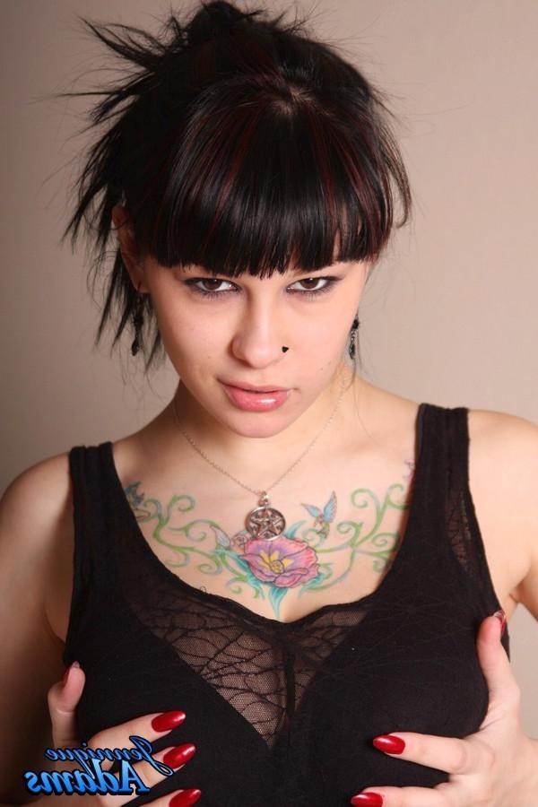15P Jennique Adams busty babe pops out her huge knockers