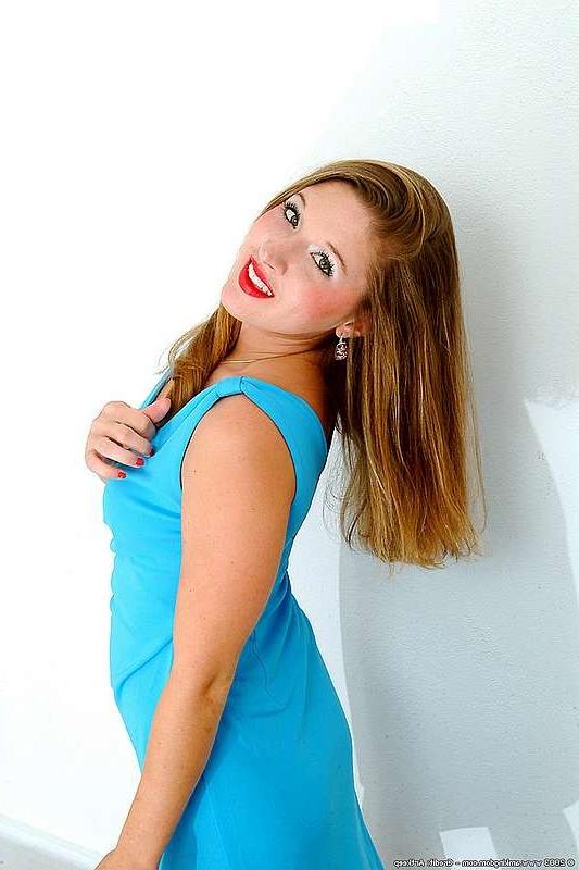 15P Rich teen in party dress forgot to wear panties