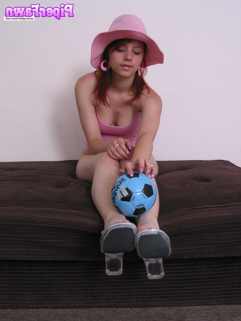16P Busty redhead teen cleavage
