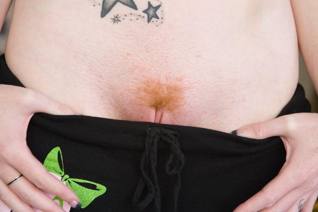 15P Awesome redhead with reddish pussy