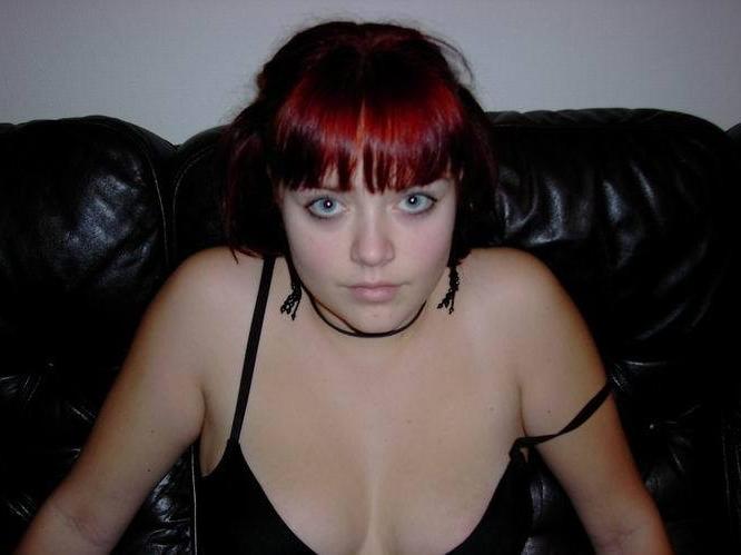 20P Redhead amateur girlfriend naked and sucking cock